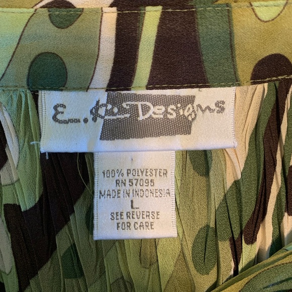 E.C. Designs Green Button Down With Bold Pattern - Picture 4 of 5